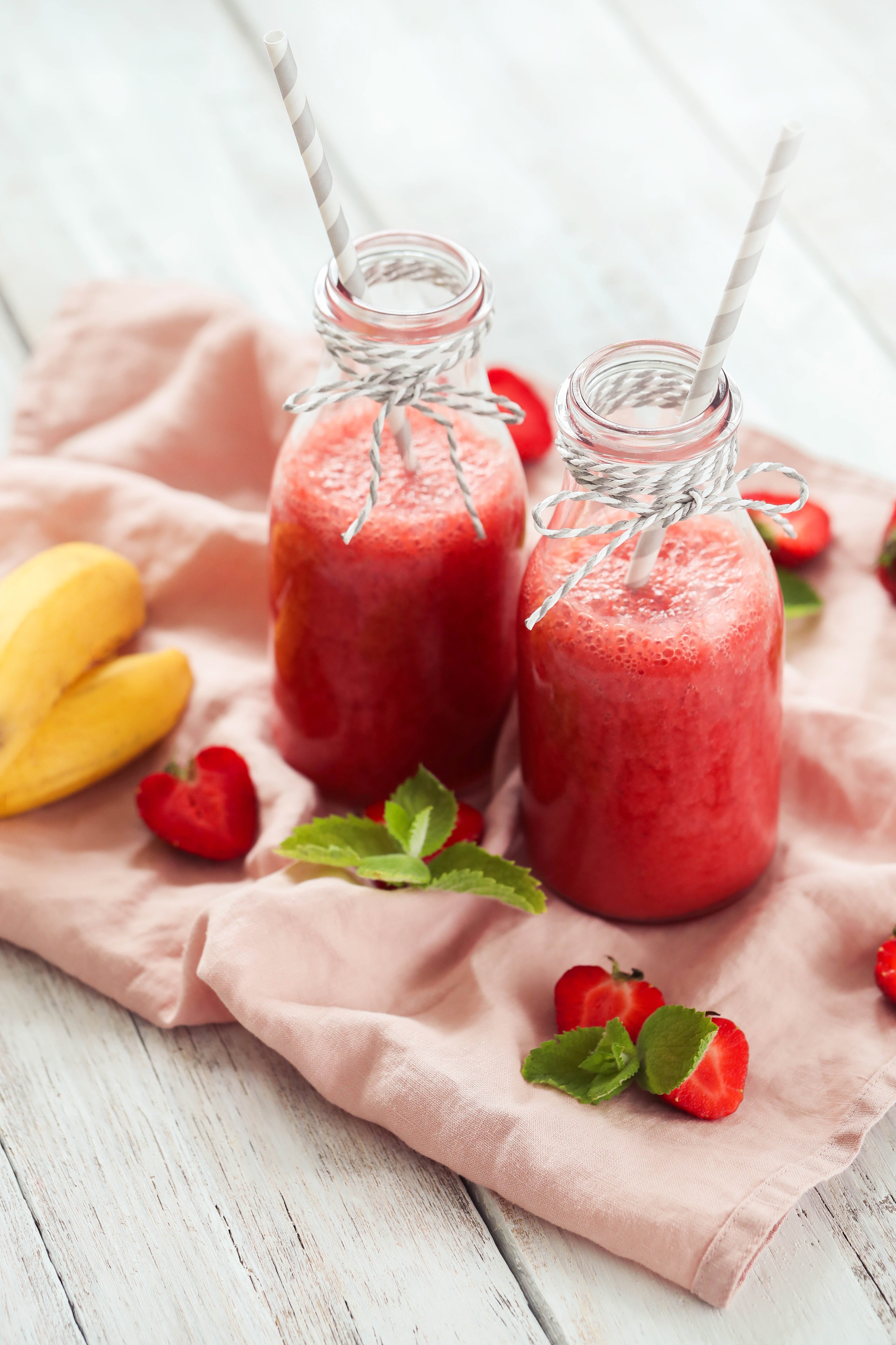 Fruchtiger Erdbeer-Bananen-Smoothie