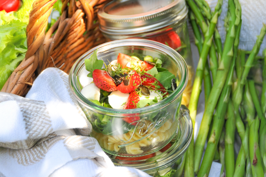 Frühlingshafter Nudelsalat