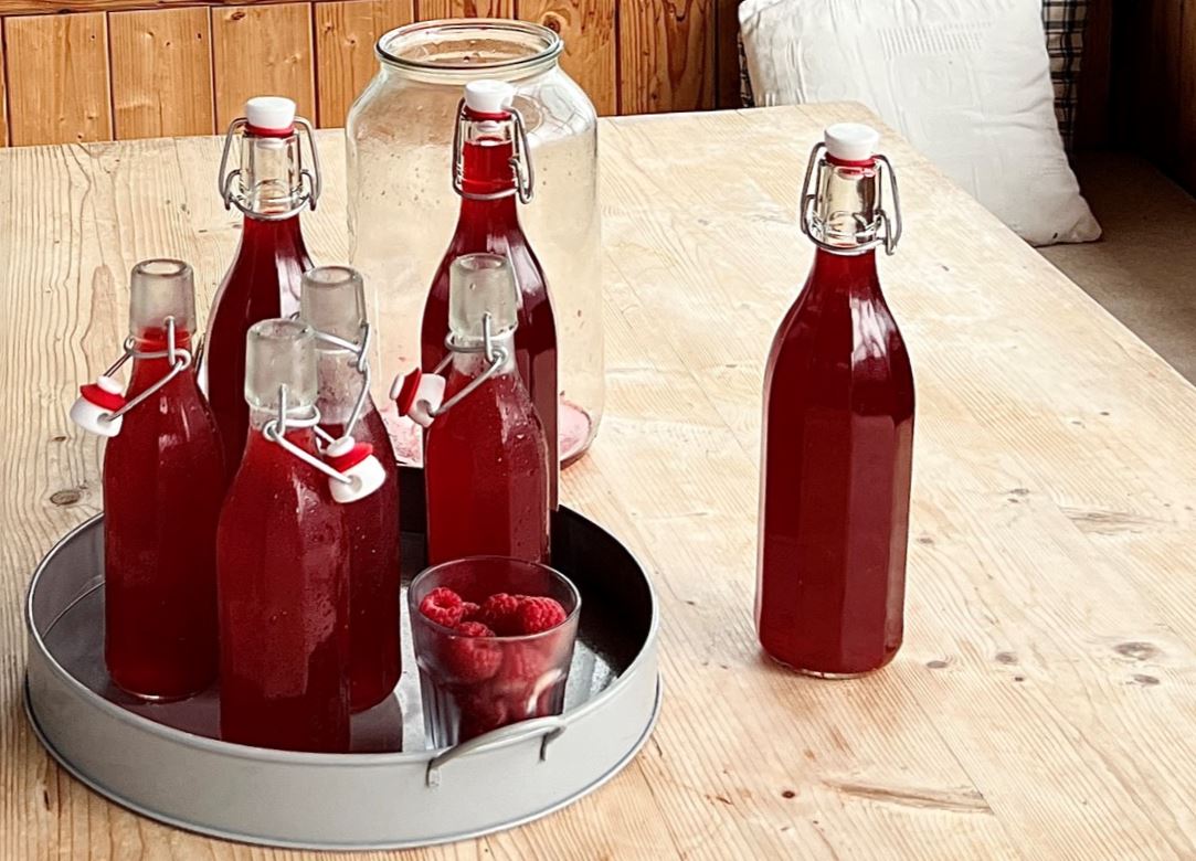 Selbstgemachter Himbeersirup