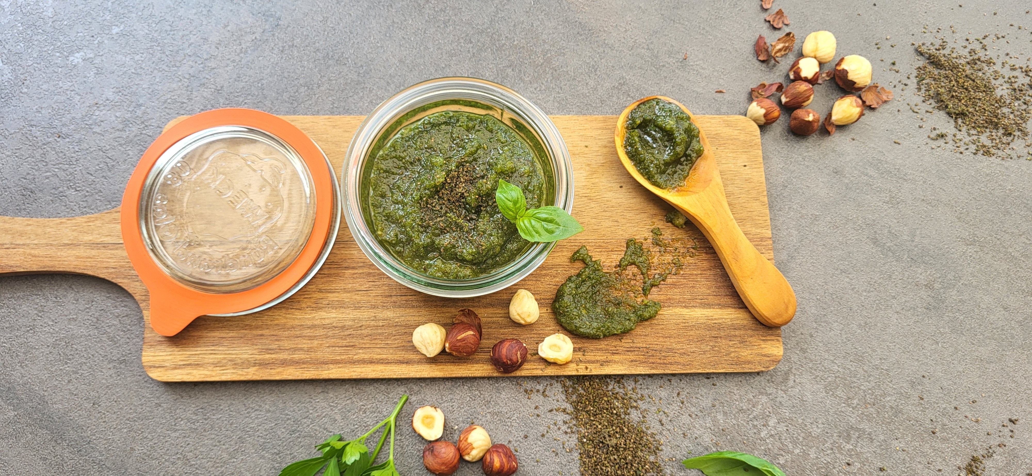 Haselnuss Brenneselsamen Pesto