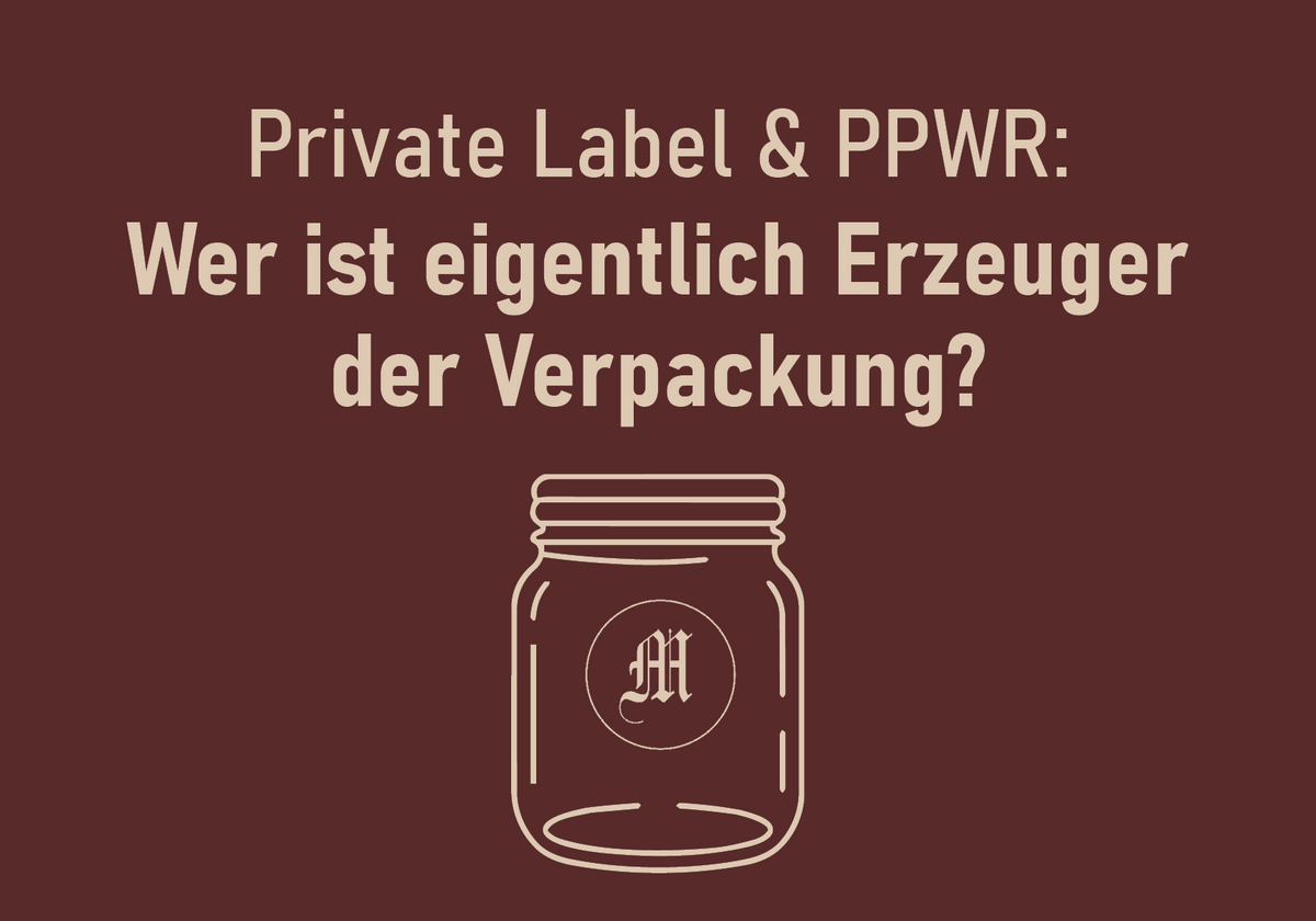 Marmeladen glas auf braunem hintergrund mit müller glas logo