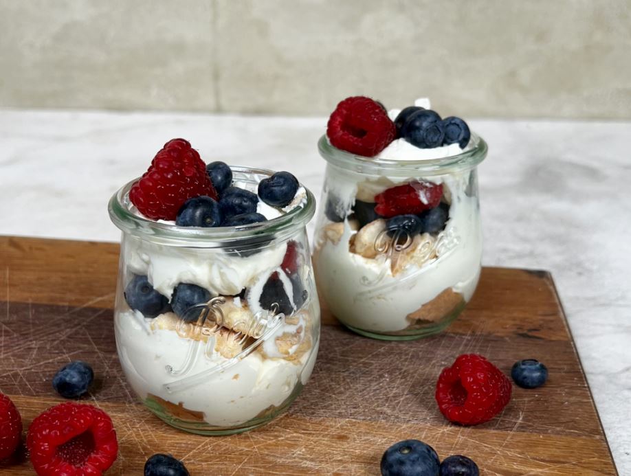 Verführerisches Beeren-Tiramisu