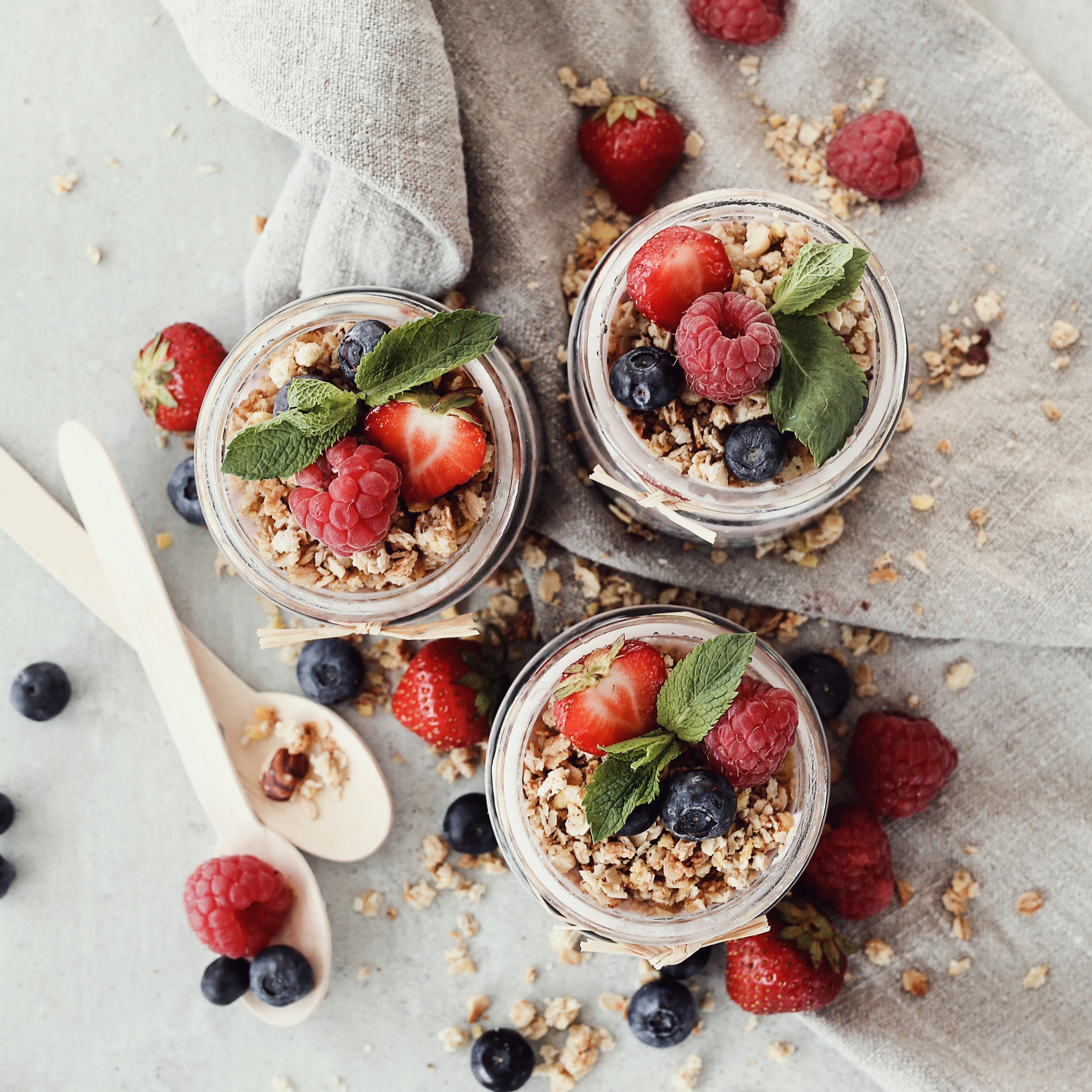 Beeren-Banane-Nuss Overnight Oat