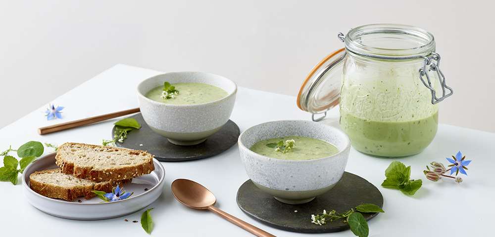 Zucchini-Suppe mit frischer Minze